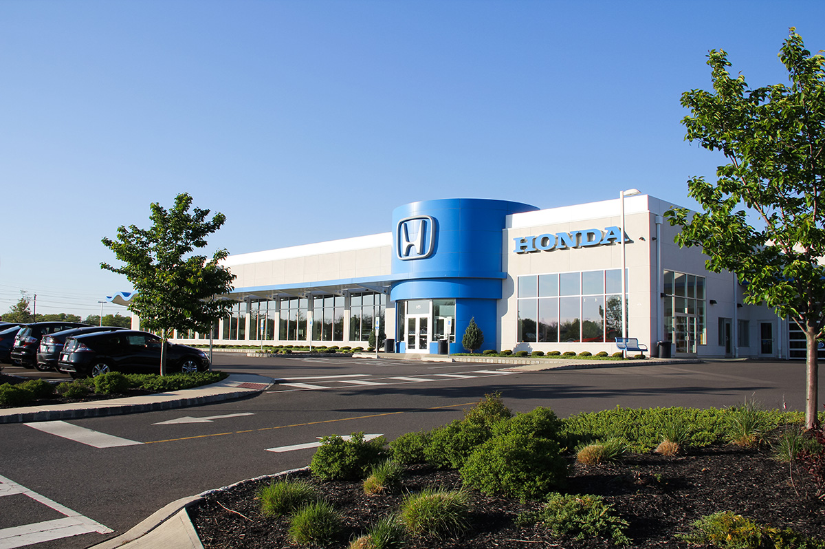 Exterior of the Hamilton Honda dealership and lot in Hamilton, NJ